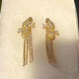 Sparkling statement earrings